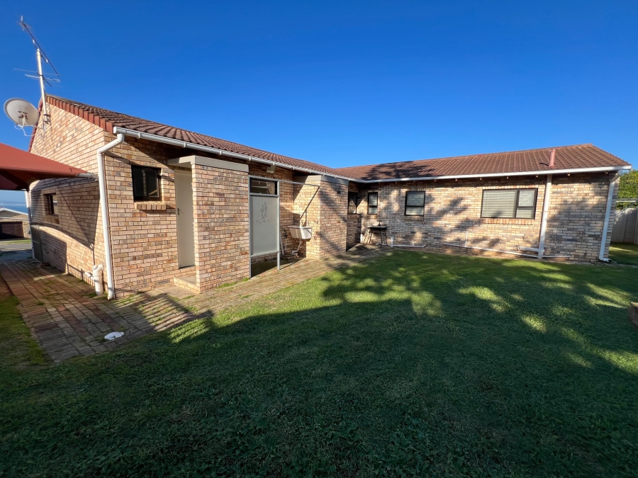 3 Bedroom Property for Sale in Wavecrest Eastern Cape